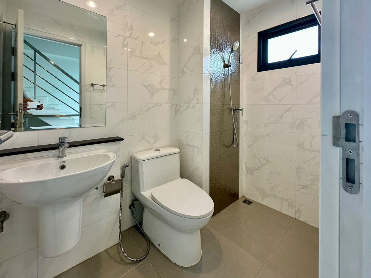 รูป 🔥For Rent!! ready to move-in 4 bath 80k - The Master @BTS Onnut 2 📞Call 090 919 9898 - รูปที่ 17/24