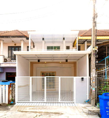 ทาวน์โฮม นนทบุรี : ขายทาวน์เฮ้าส์ : หมู่บ้านบัวทอง 4 เนื้อที่ 18 ตารางวา 3 ห้องนอน 2 ห้องน้ำ ตกแต่งใหม่พร้อมอยู่