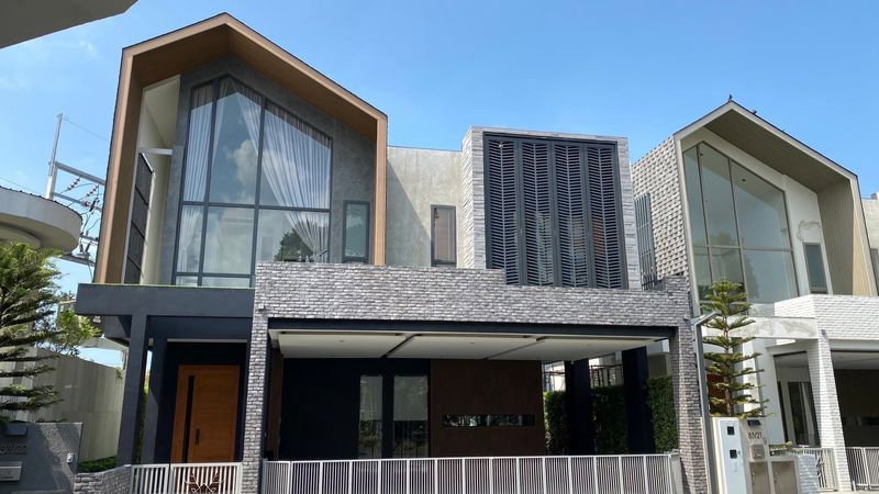 Houses for sale : Single house for sale in the luxury Home Sweet Home The Forest Bangsaen Chonburi project.