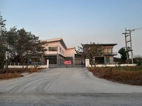 Home office with warehouse for Rent.