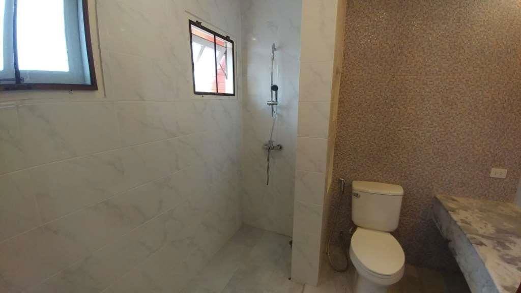 รูป บ้านเเฝด 4 ชั้นเล่นระดับเหมาะสำหรับโฮมออฟฟิส มี 5 ห้องนอน 350 ตรม.10 นาทีเดินถึงสถานีรถไฟฟ้าอารีย์ - รูปที่ 33/115