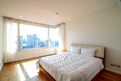 Condos for sale : 🔥 URGENT SALE – RARE RIVERFRONT DEAL 🔥 Watermark Chaophraya | 2BR High Floor