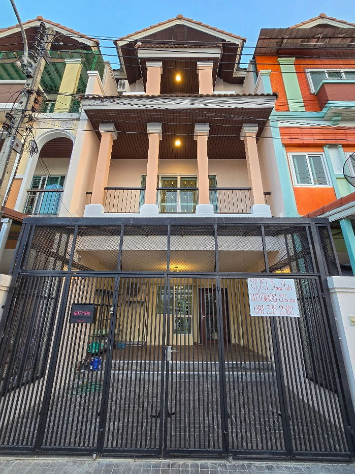 รูป ขายโฮมออฟฟิศ/บ้านพักอาศัยพร้อมอยู่ 3 ชั้น ทำเลศักยภาพ ติดเซียร์รังสิต - รูปที่ 10/10