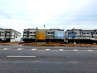 Shophouses for sale Kabinburi Industrial Estate : FOR SALE  COMMERCIAL BUILDING PROPERTY  6600000 BAHT.