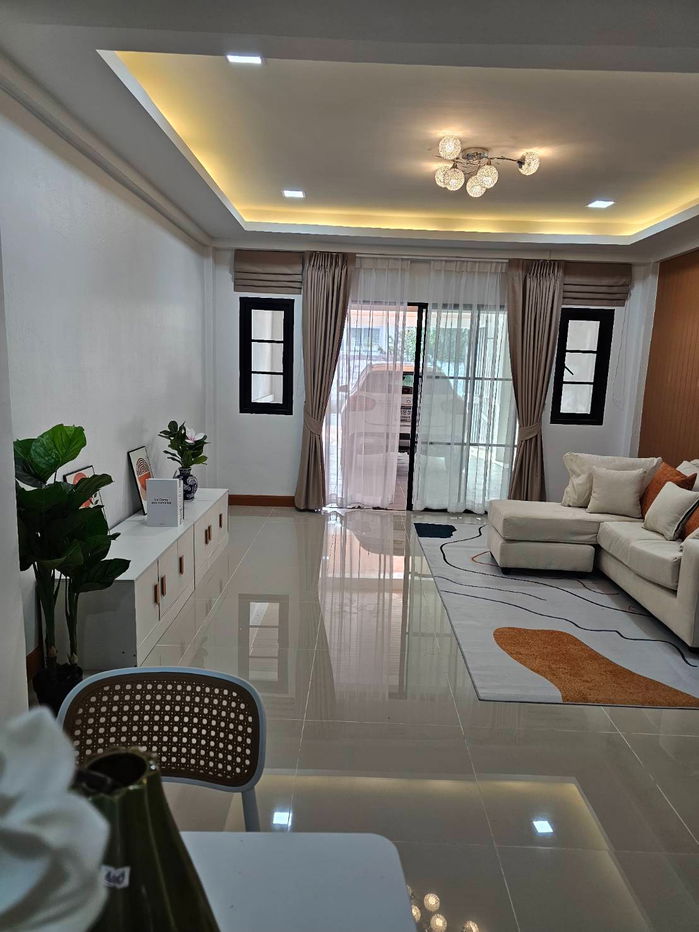 รูป บ้านทาวน์เฮ้าส์รีโนเวทใหม่ ทำเลดี หมู่บ้าน สินอนันต์ มีเทอเรสหน้าบ้านกว้างๆ และระเบียงด้านหลัง แต่งพร้อมอยู่ เลียบวารี 55 ถนนเลียบวารี โคกแฝด หนองจอก  - รูปที่ 9/33