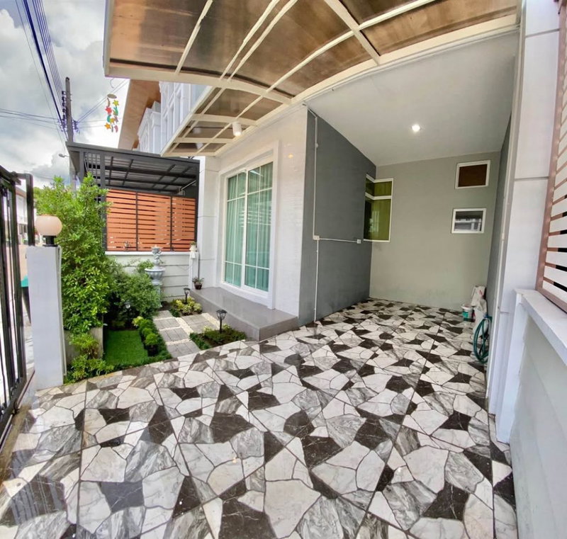 ทาวน์โฮมให้เช่า : ให้ เช่า โกลเด้น ทาวน์ 3 บางนา–สวนหลวง ไลน์ไอดี ✅ @ibx7531n