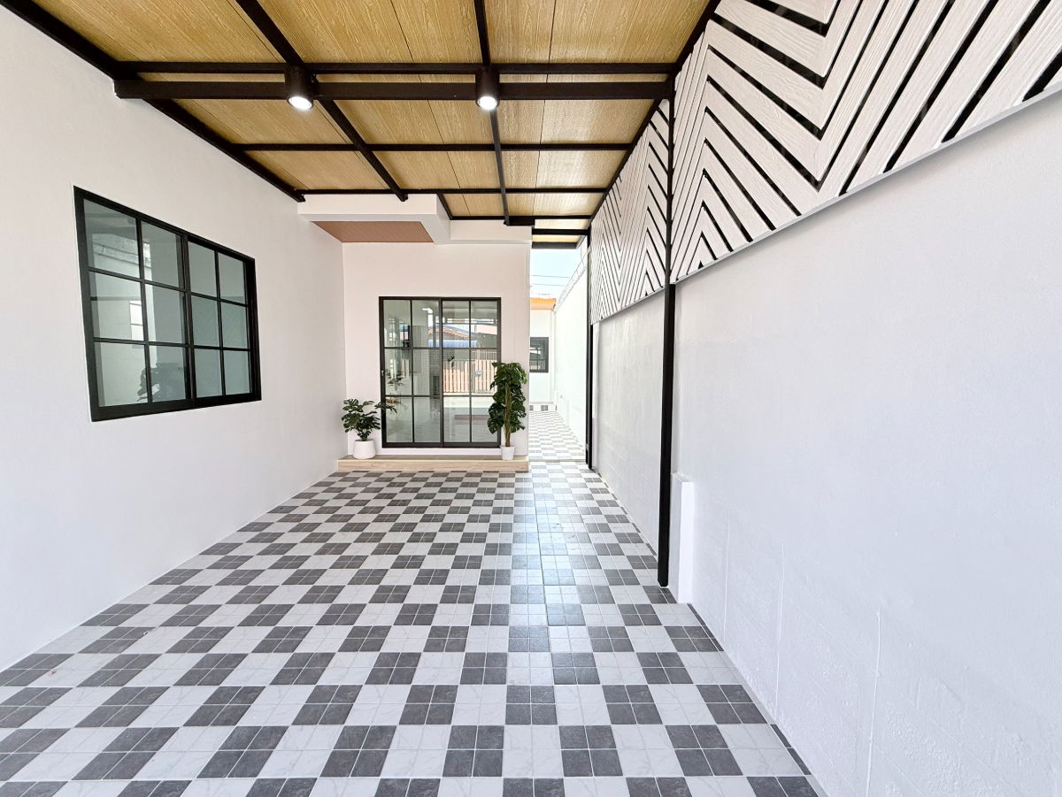 รูป บ้านเดี่ยว2ชั้น รีโนเวทใหม่ พร้อมเฟอร์นิเจอร์สวยๆ ม.อมรทรัพย์ ถนนอยู่วิทยา แขวงกระทุ่มราย หนองจอก - รูปที่ 4/30