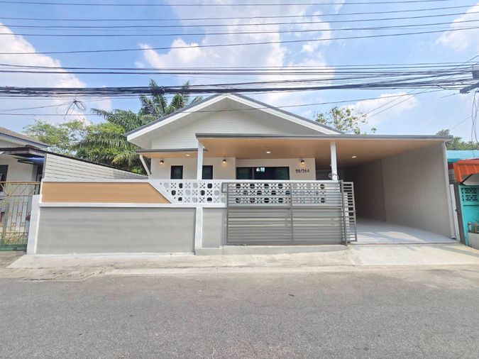 บ้านเดี่ยวชั้นเดียว แต่งใหม่ทั้งหมด กว้าง สวยมาก หมู่บ้าน แสงอรุณ  รีโนเวทใหม่ทั้งหลัง ถนนรามอินทรา ซอย68 แยก7 คันนายาว มีชั้นลอยกว้างขวาง