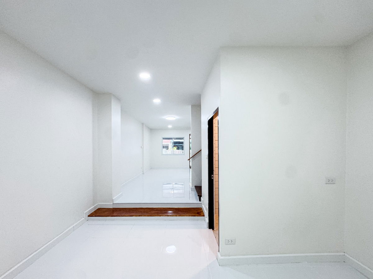 รูป CS134  "💥โอกาสสุดคุ้ม! ทาวน์โฮมรีโนเวทใหม่ใน 84 แมนชั่น ราคาเพียง 3.39 ล้าน ทำเลดี ใกล้ทางด่วน/ถนนหลัก และ MRT ลาดพร้าว 71 เพียง 900 เมตร - รูปที่ 10/29