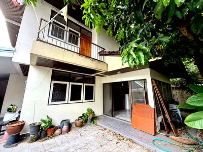 เช่าบ้านเดี่ยว เอสพลานาด รัชดาภิเษก : ให้เช่า บ้านเดี่ยว สุขุมวิท 26 ซอยสงบ ปลอดภัย ใกล้ร้านอาหาร Michelin Star ชื่อดัง ที่ดิน 95 ตร.ว. พื้นที่ใช้สอย 260 ตร.ม. 