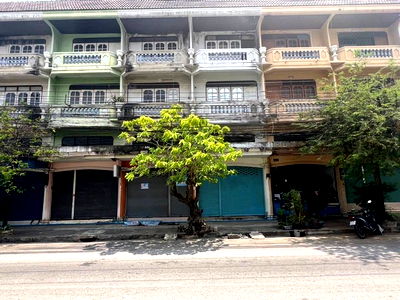 Shophouses for sale Samut Sakhon : FOR SALE  COMMERCIAL BUILDING PROPERTY  2530000 BAHT.