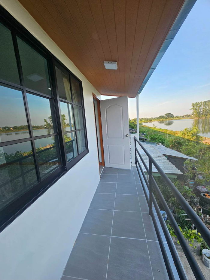 รูป บ้านทาวน์เฮ้าส์รีโนเวทใหม่ ทำเลดี หมู่บ้าน สินอนันต์ มีเทอเรสหน้าบ้านกว้างๆ และระเบียงด้านหลัง แต่งพร้อมอยู่ เลียบวารี 55 ถนนเลียบวารี โคกแฝด หนองจอก  - รูปที่ 26/33