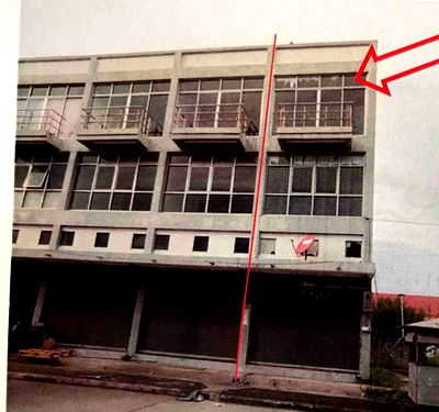 Shophouses for sale Samut Sakhon : FOR SALE  COMMERCIAL BUILDING PROPERTY  4158000 BAHT.