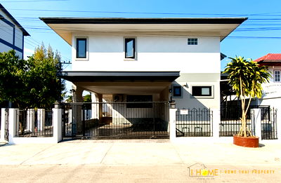Houses for rent Lampang Bus Station  : Two storey house for rent with 3 bedrooms,4 toilets and 1 kitchen. 