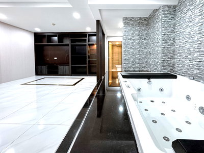 Condos for sale : CS133  ✨ Urgent! Condo The Kris 3 Ratchada 17, only 2.5 million baht. Prime location,