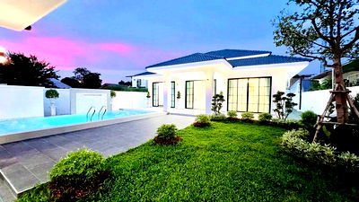 Houses for sale King Power Pattaya Complex : Fully furnished pool villa for sale in Pattaya, near Raiwanasin Market.