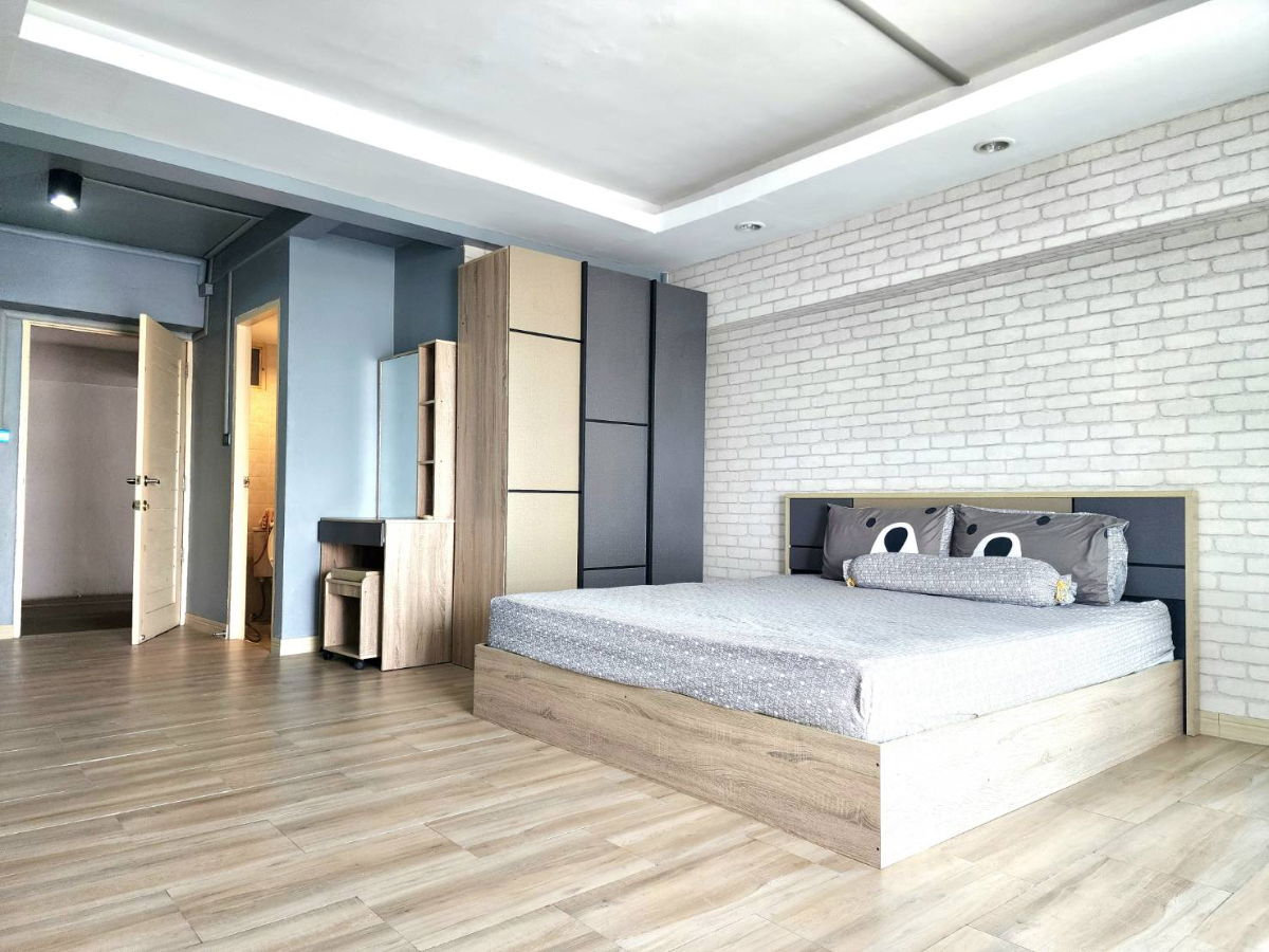 รูป ขายด่วน คอนโดศรีราชาเพลส ชั้น9 ห้องรีโนเวทใหม่ ขายต่ำกว่าราคาประเมินหลายแสน!!! - รูปที่ 4/16