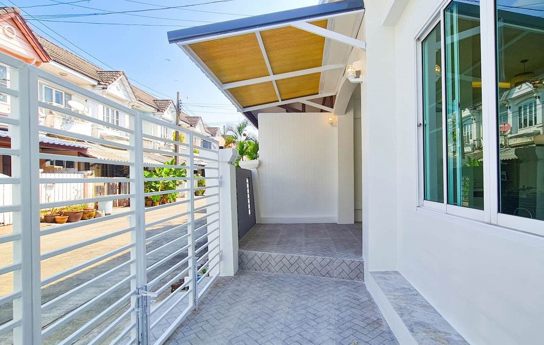 รูป 🏡 ขายทาวน์เฮ้าส์ 2 ชั้น หลังมุม รีโนเวทใหม่จัดเต็ม 📍  ถ.พระยาสุเรนทร์  รามอินทรา  ✨ แถมเฟอร์นิเจอร์ พร้อมเข้าอยู่ทันที - รูปที่ 5/12