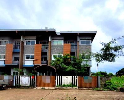 Townhouses for sale ม.มหามกุฏราชวิทยาลัย วิทยาเขตมหาวชิราลงกรณราชวิทยาลัย : FOR SALE  TOWNHOUSE PROPERTY  1760000 BAHT.