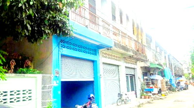 เช่าอาคารพาณิชย์ เมืองลำปาง ลำปาง : ใกล้รพ.ลำปาง 1.6 กม. เสรีเซนเตอร์ รร.ลำปางกัลยาณี 600 ม. ตึกแถวให้เช่าใจกลางเมืองลำปาง 3 นอน 1 น้ำ 19 ตร.ว. 150 ตร.ม.