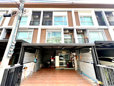 Townhouses for sale วิทยาลัยเทคนิคราชสิทธาราม : CS150  📍Selling a 3-story townhome in Lumpini Townpark Tha Kham-Rama 2. Only 3.57 million baht.