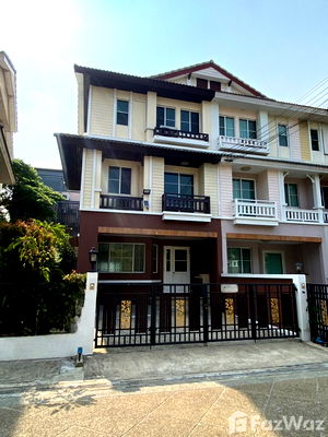 Townhouses for rent Bangkok : 4 Bedroom Townhouse for rent at Park Gallery Village 1420882