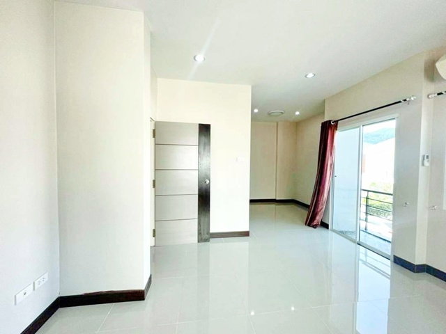 รูป ถูกสุดในโครงการ 45ตร.วา. ขายขาดทุน30% ขายบ้านเดี่ยวใหญ่ 2 ชั้น บางพระ 3 นอน 3 น้ำ รร.อัสสัมชัญ ศรีราชา 2.6 กม. ติดแอร์ทุกห้องนอน - รูปที่ 3/8