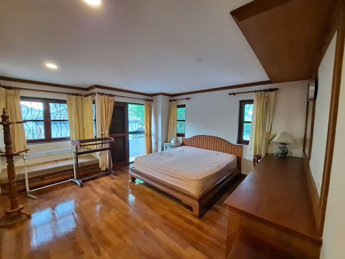 รูป  ขายบ้านเดี่ยว 2 ชั้น 210 ตรว. 400 ตรม. 5 ห้องนอน ซอยโชคชัย 4 เขตลาดพร้าว กรุงเทพ - รูปที่ 4/7