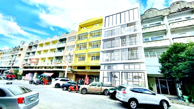 เช่าอาคารพาณิชย์ นนทบุรี : ขนาดใหญ่ 44 ตร.วา. 884 ตร.ม. 2คูหา อาคารโชว์รูม ให้เช่า 5.5ชั้น พร้อมทำธุรกิจ MRTไทรม้า 250ม. 2นอน 2น้ำ ใกล้รพ.พระนั่งเกล้า 1.4 กม.