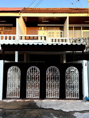 เช่าทาวน์โฮม เซ็นทรัล พระราม 2 : บ้านเช่า ทาวน์โฮม 2 ชั้น ซอยเอกชัย 24 ตกแต่งใหม่ใกล้ตลาดของกินเพียบ  3ห้องนอน  1ห้องน้ำ  พร้อมที่จอดรถในบ้าน (คุณทิพย์ o891o77868)