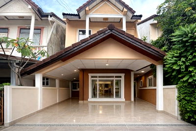 เช่าบ้านเดี่ยว ม.สยาม : BTS บางหว้า 2.2 กม. บางแวก28-34 ปากคลองตลาดใหม่ 1.8กม. ให้เช่าทาวน์เฮ้าส์ 2 ชั้นครึ่ง 3 นอน ติดถนน ราชพฤกษ์3-11 2 น้ำ 27 ตร.ว.