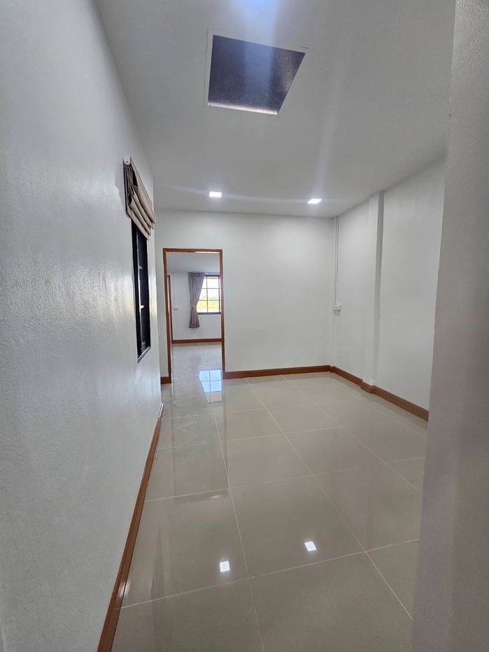 รูป บ้านทาวน์เฮ้าส์รีโนเวทใหม่ ทำเลดี หมู่บ้าน สินอนันต์ มีเทอเรสหน้าบ้านกว้างๆ และระเบียงด้านหลัง แต่งพร้อมอยู่ เลียบวารี 55 ถนนเลียบวารี โคกแฝด หนองจอก  - รูปที่ 25/33