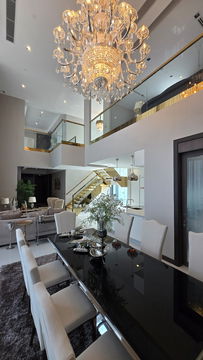 𝗤𝟭 𝗦𝘂𝗸𝗵𝘂𝗺𝘃𝗶𝘁 | คิว วัน สุขุมวิท 
For Rental | Ready to move 
✨️Duplex Penthouses ✨️