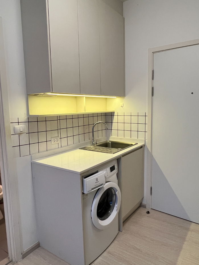 picture Chapter one Eco Huaikwang - Studio 11,000THB. on20FL. Corner unit  Available Now - 6/7