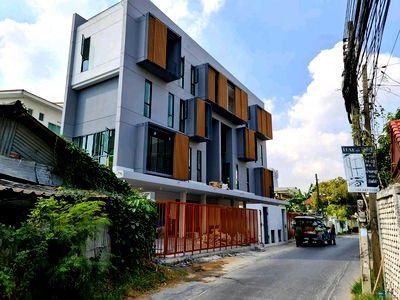 เช่าโฮมออฟฟิศ สถาบันการบินพลเรือน : WS6643 🏢 Home Office 4 ชั้นให้เช่า | ใกล้ MRT แยกรัชดา–ลาดพร้าว ที่จอดรถเยอะ จดทะเบียนบริษัทได้ เพียง 75,000 บาท / เดือน