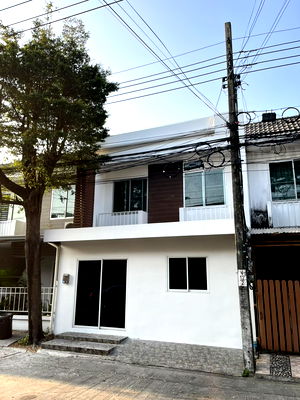 ทาวน์โฮมให้เช่า : ให้เช่า ทาวน์เฮ้าส์ 2 ชั้น หมู่บ้านอารียา เดอะคัลเลอร์ส 1 ลาดปลาเค้า