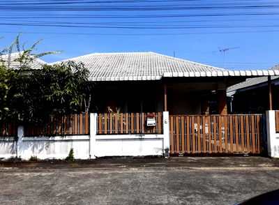 Townhouses for sale Rangsit Khlong Paet : FOR SALE  TOWNHOUSE PROPERTY  2750000 BAHT.