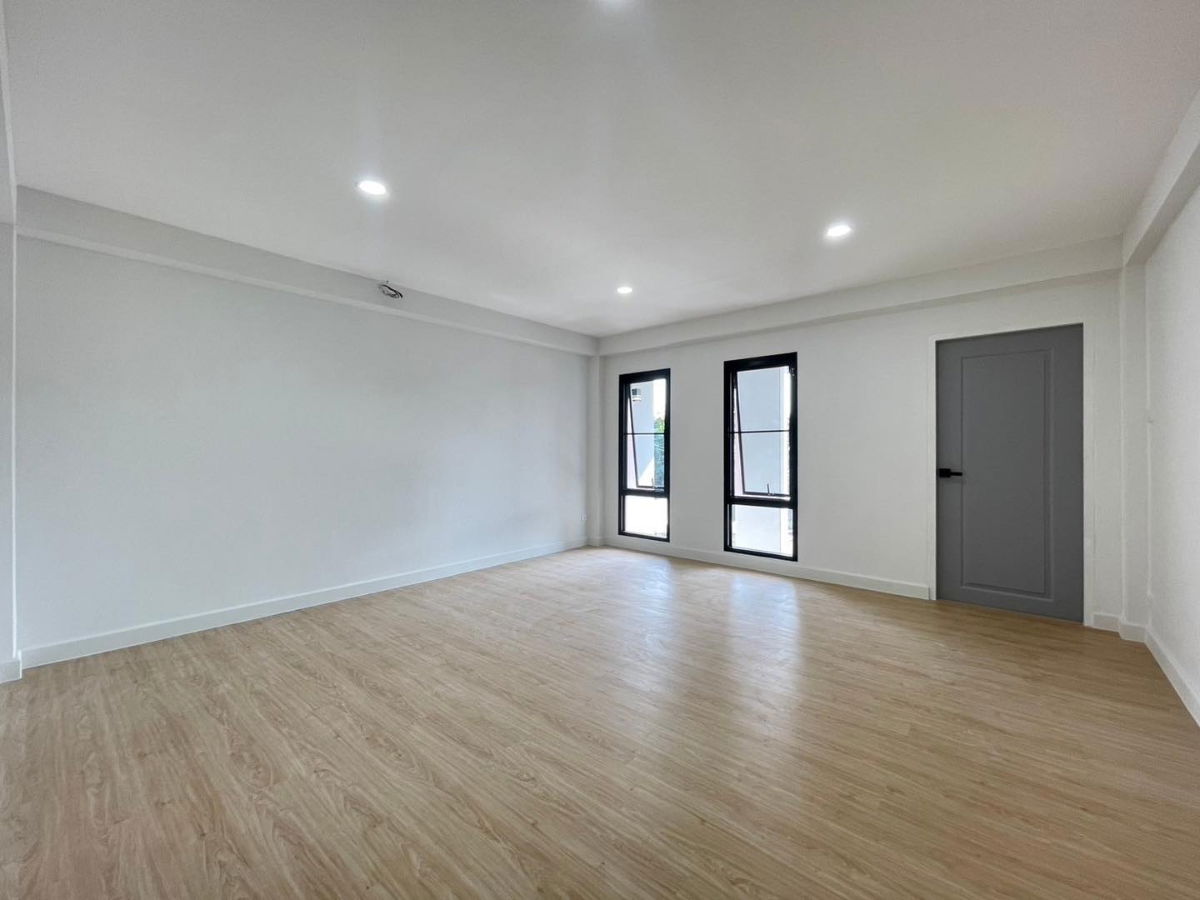 รูป R033 🏠 ขายทาวน์โฮม 3 ชั้น เล่นระดับ | ถนนติวานนท์ ซอย 43 ใกล้ BTS สามัคคี เพียง 3.79 M พิเศษฟรีโอน  - รูปที่ 24/39