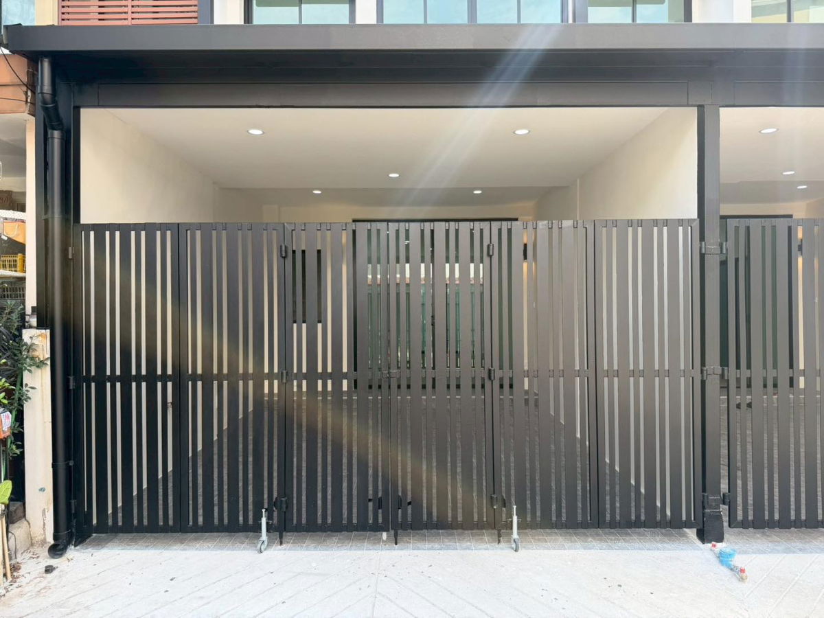 รูป R029 🏠 ขายด่วน ทาวน์โฮม 3 ชั้น โครงการซิกเนเจอร์ วัชรพล (ซอยวัชรพล 2) ทำเลดีมาก หลังตลาดถนอมมิตร เพียง 3.99 M ฟรีโอน - รูปที่ 3/42