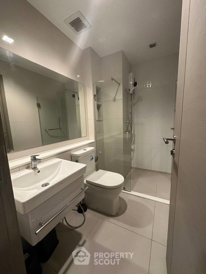 picture 35 Sqm 1-BR High-Floor Condo At Life Asoke - Rama 9, 300m To MRT Phra Ram 9 (ID 2620954) - 6/10