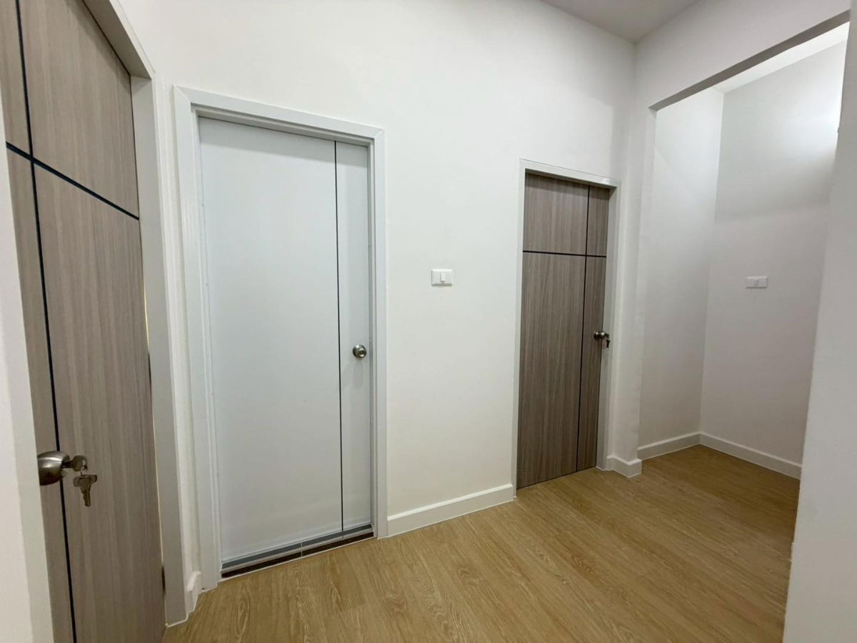 รูป R029 🏠 ขายด่วน ทาวน์โฮม 3 ชั้น โครงการซิกเนเจอร์ วัชรพล (ซอยวัชรพล 2) ทำเลดีมาก หลังตลาดถนอมมิตร เพียง 3.99 M ฟรีโอน - รูปที่ 21/42