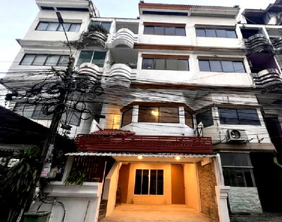 Home office for rent สวนสมเด็จพระนางเจ้าสิริกิติ์ฯ : Home Office for rent at Soi Vipawadeerangsit 22 / the back of thai airway / good location