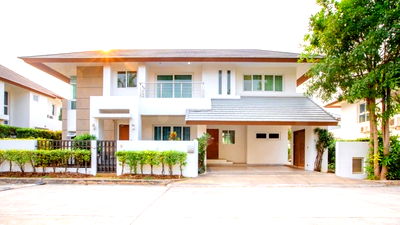 บ้านเดี่ยว บางละมุง ชลบุรี : ขายบ้านพูลวิลล่าพัทยา สไตล์โมเดิร์น ทรอปิคอล ห่างจากทะเลเพียง 200 เมตร