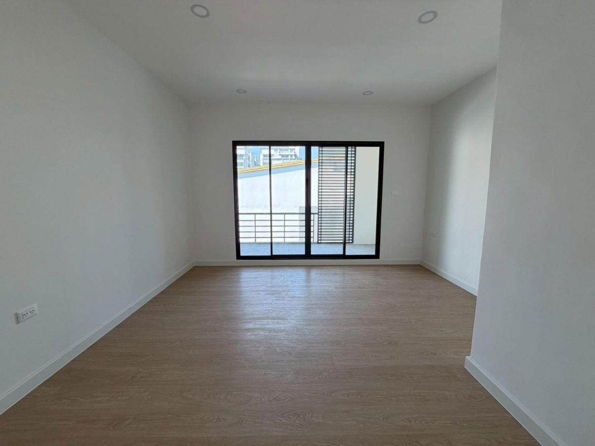 รูป R029 🏠 ขายด่วน ทาวน์โฮม 3 ชั้น โครงการซิกเนเจอร์ วัชรพล (ซอยวัชรพล 2) ทำเลดีมาก หลังตลาดถนอมมิตร เพียง 3.99 M ฟรีโอน - รูปที่ 40/42