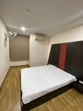 For rent: Baan Navatara Condominium, Building E, 2nd floor, room 904-29, poolside.