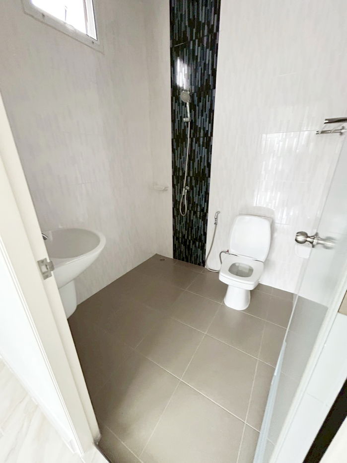 รูป ขาย บ้านแฝดใหม่ใหญ่สไตส์บ้านเดี่ยว 2 ชั้น 4 ห้องนอน 3 ห้องน้ำ ใกล้รถไฟฟ้าสีชมพู สถานีแจ้งวัฒนะ14 - รูปที่ 25/27