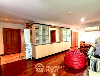 Condos for sale Asoke Road : 2-BR Condo at Asoke Place near MRT Sukhumvit (ID 2610847)