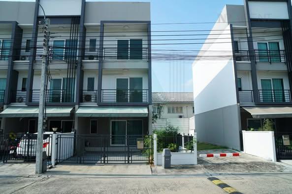 Townhouses for sale : 📌 For Sell Town house BAAN KLANG MUANG SUANLUANG 3-story 3 bedroom 3 bathroom