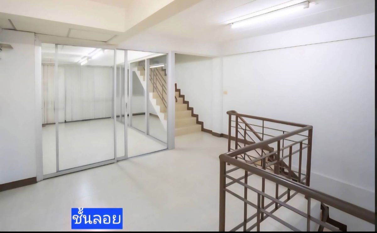 รูป ทาวน์เฮ้าส์ 3 ชั้น 4 นอน 5 น้ำ หมู่บ้านรุ่งกิจ 14 ซอยร่มเกล้า 38 ขนาด 20 ตร.ว. ค่าเช่า 20,000 - รูปที่ 28/29