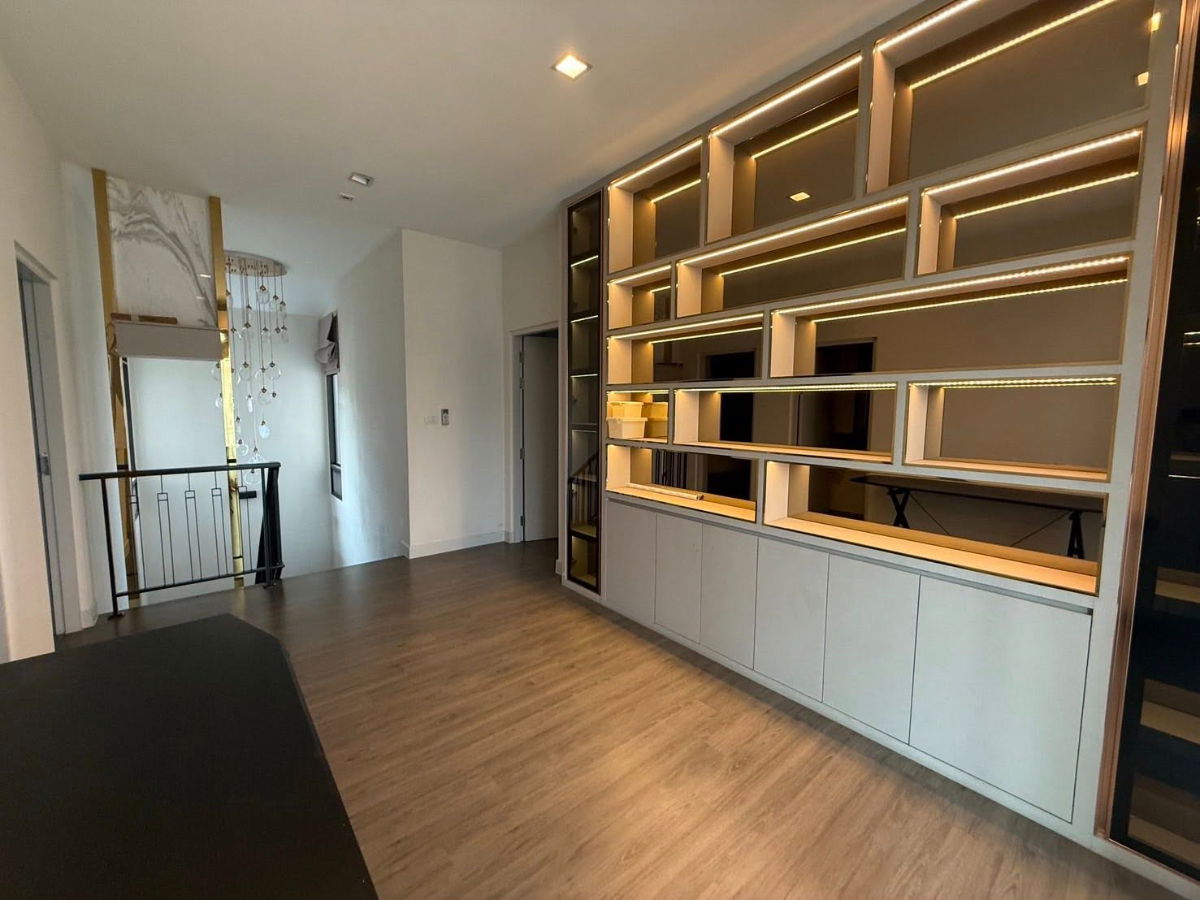 รูป [ให้เช่าบ้านเดี่ยว] 3 ห้องนอน + 1 ห้องทำงาน โครงการ บางกอก บูเลอวาร์ด พระราม 9📍ใกล้โรงเรียนนานาชาติ Brighton & Wellington/ สนามบินสุวรรณภูมิ - รูปที่ 11/18